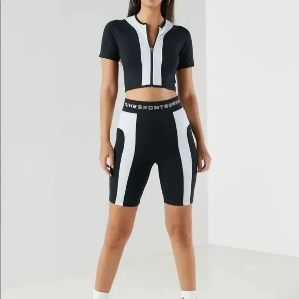 NWOT Women's Nike NSW STREET SHORT SLEEVE TOP Medium